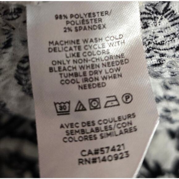 Loft Floral Black & White Capped Flutter Sleeve Blouse XL - Picture 4 of 4